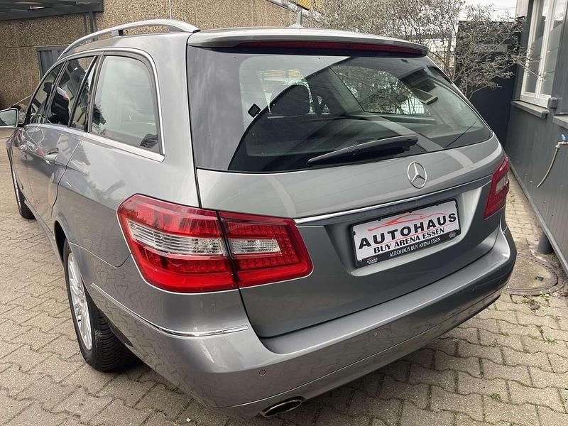 Gebraucht Mercedes E200 Elegance 184 PS (135 kW) 2010 Palladiumsilber  metalliclack Kombi