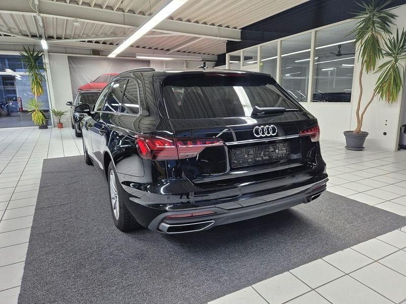 Gebraucht Audi A4 Basis 150 PS (110 kW) 2022 Schwarz Kombi