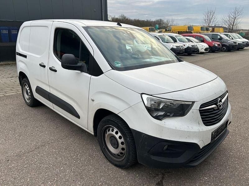 Weiß Gebraucht 2019 Opel Combo Selection Kombi | 9.900 € (Guter Preis) - Bild 1/4