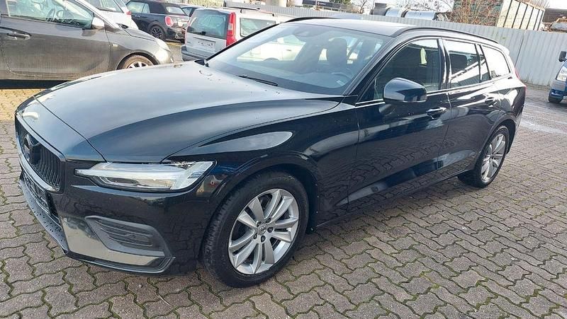 Gebraucht Volvo V60 Core 197 PS (144 kW) 2022 Schwarz Kombi