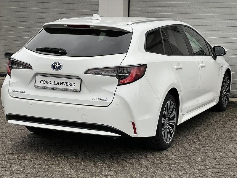 Gebraucht Toyota Corolla Team 122 PS (89 kW) 2020 Weiß Kombi