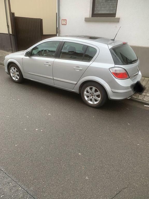 Gebraucht Opel Astra Sport 105 PS (77 kW) 2006 Grau Limousine