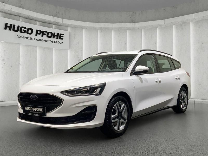 Weiß Gebraucht 2022 Ford Focus Cool & Connect Limousine | 16.990 € (Fairer Preis) - Bild 1/4