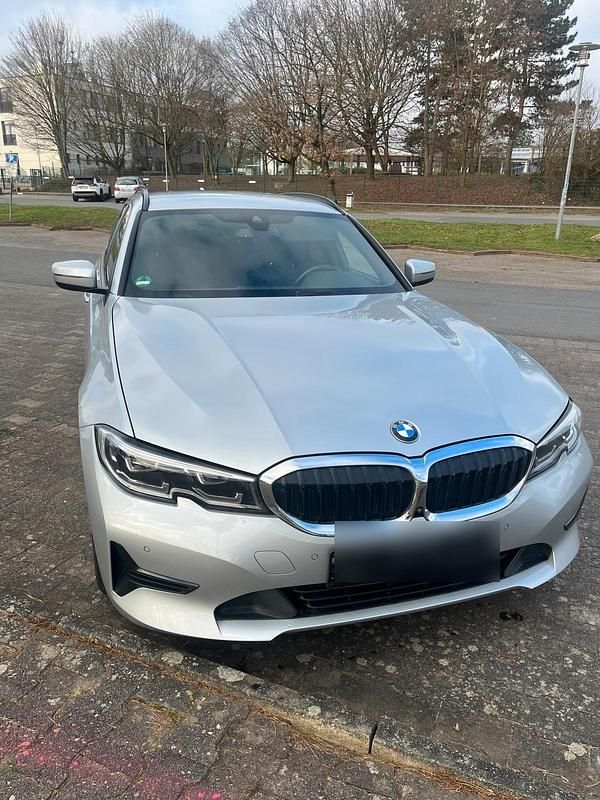 Gebraucht BMW 318 Advantage 150 PS (110 kW) 2021 Silber Kombi