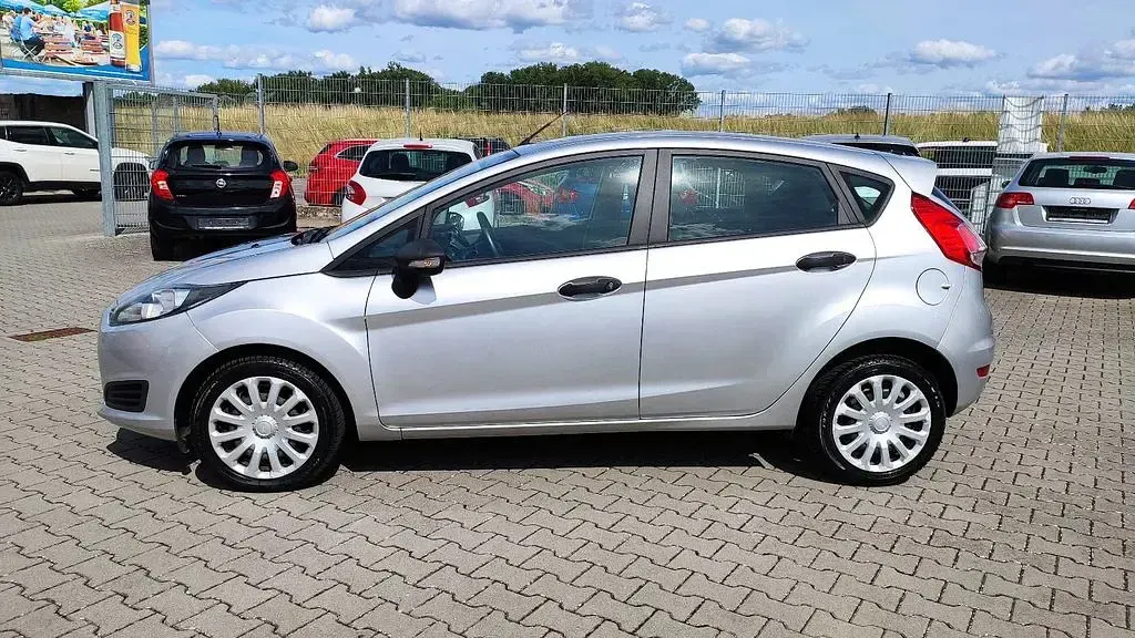 Gebraucht Ford Fiesta 105 PS (77 kW) 2016 Grau Kleinwagen