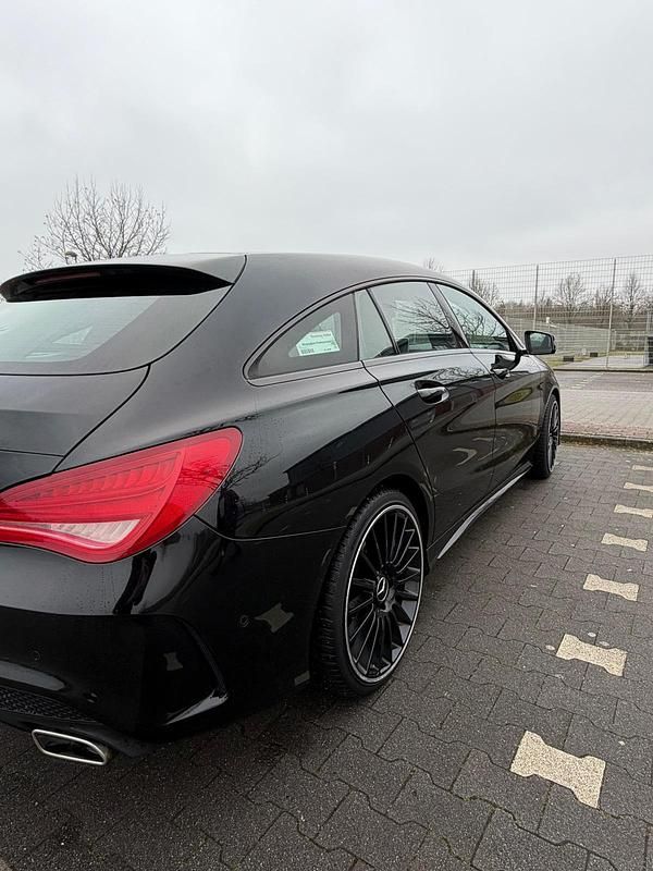 Gebraucht Mercedes CLA200 Shooting Brake AMG line 156 PS (114 kW) 2016 Schwarz Kombi