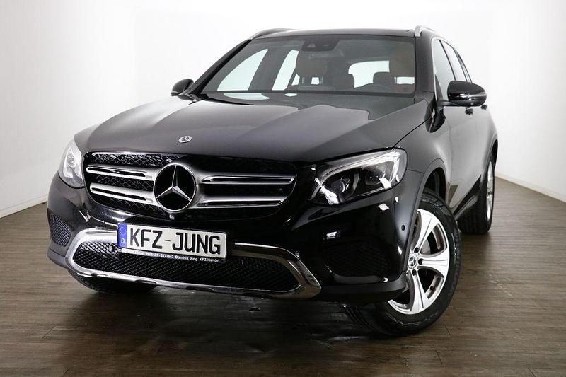 Schwarz Gebraucht 2017 Mercedes GLC250 AMG SUV | 29.990 € (Fairer Preis) - Bild 1/4