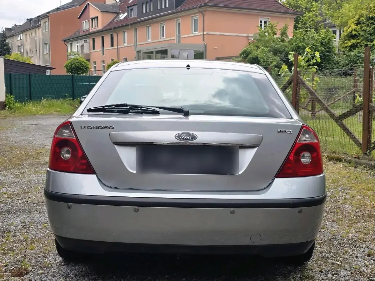 Gebraucht Ford Mondeo Ghia 131 PS (96 kW) 2004 Silber Limousine
