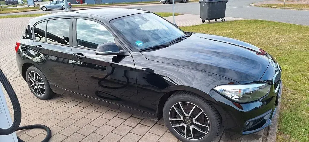 Gebraucht BMW 116 Advantage 109 PS (80 kW) 2017 Schwarz Kleinwagen