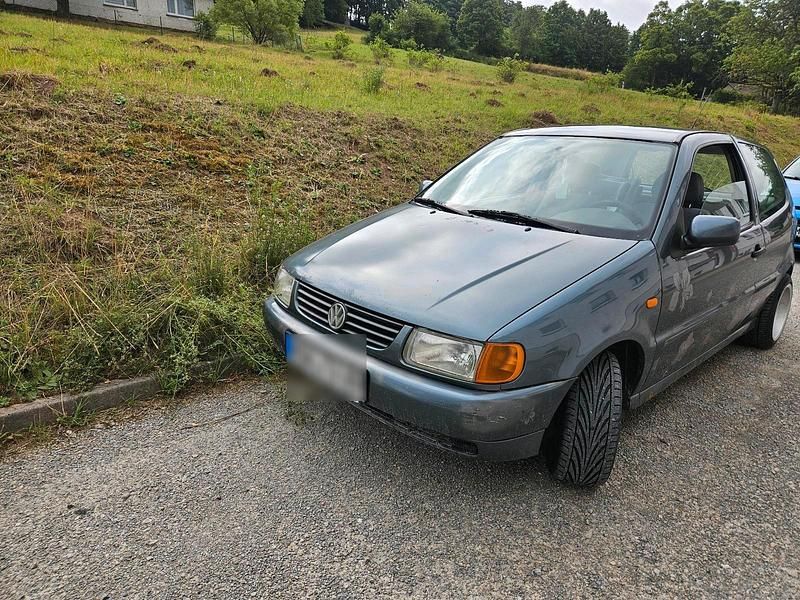 Grau Gebraucht 1997 VW Polo Kleinwagen | 500 € (Guter Preis) - Bild 1/4