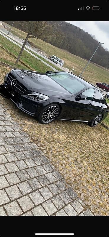 Schwarz Gebraucht 2018 Mercedes C250 AMG Limousine | 17.900 € (Fairer Preis) - Bild 1/4