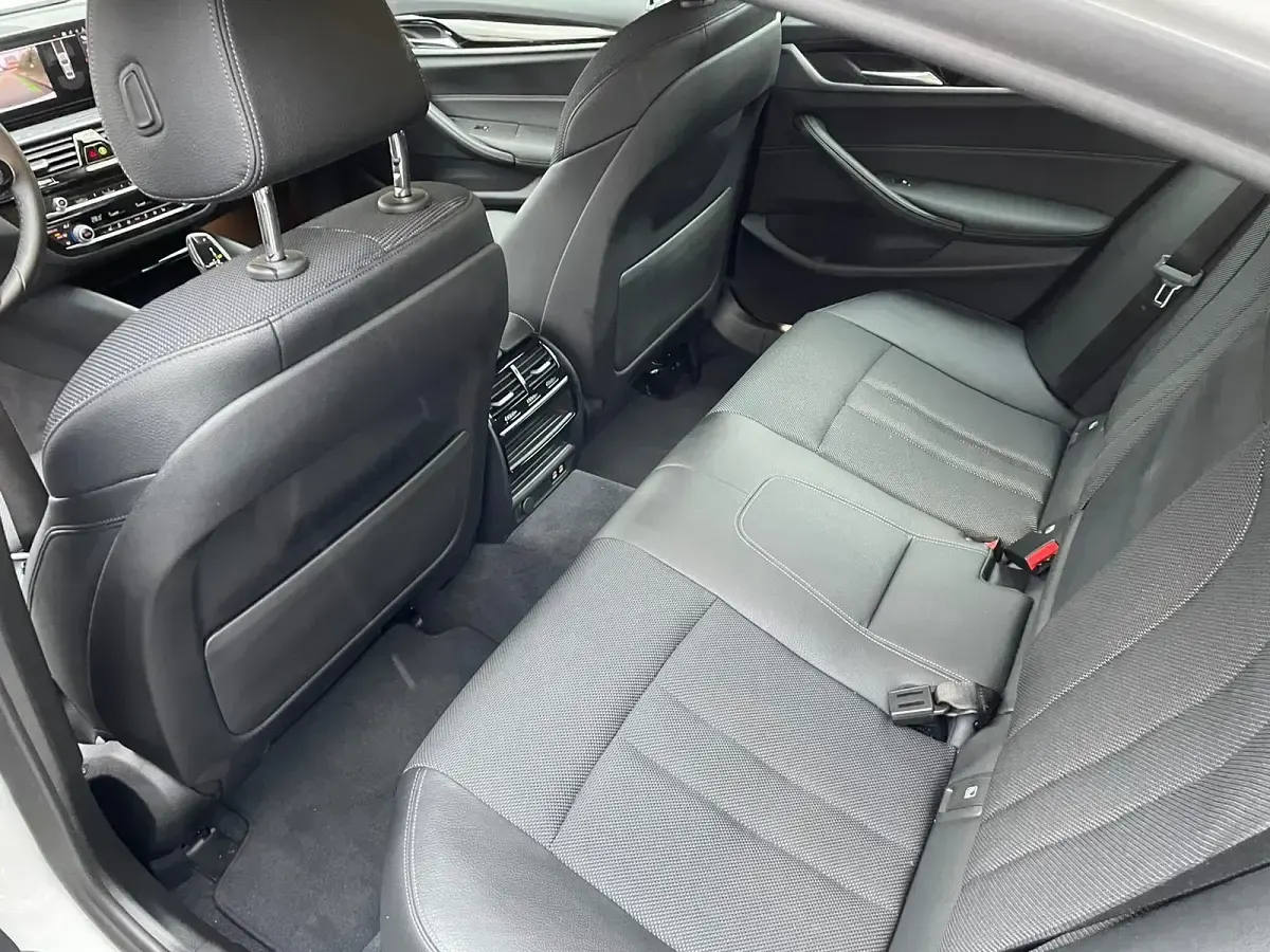 Gebraucht BMW 520 Sport Line 190 PS (139 kW) 2020 Weiß Limousine