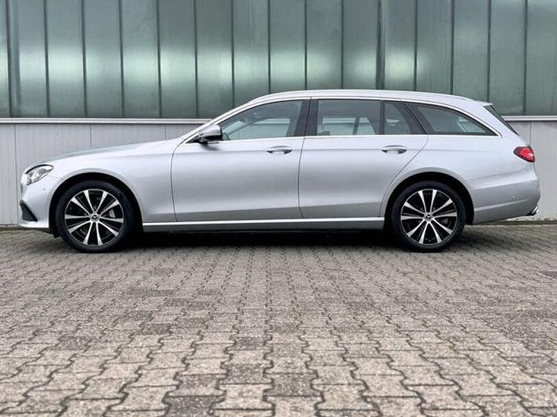 Gebraucht Mercedes E300 194 PS (142 kW) 2022 Silber Limousine