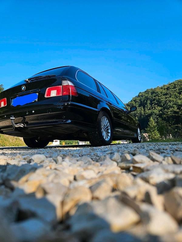 Schwarz Gebraucht 2003 BMW 530 Kombi | 2.200 € (Guter Preis) - Bild 1/4