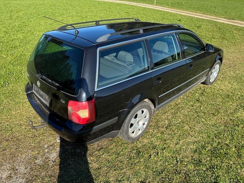 Second-hand VW Passat Basis 131 CP (96 kW) 2004 Negru Break