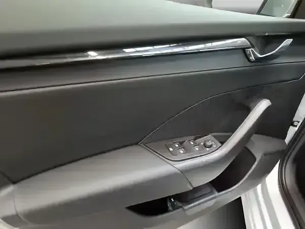 Gebraucht Skoda Octavia Ambition 110 PS (80 kW) 2023 Brillantsilber metallic Kombi