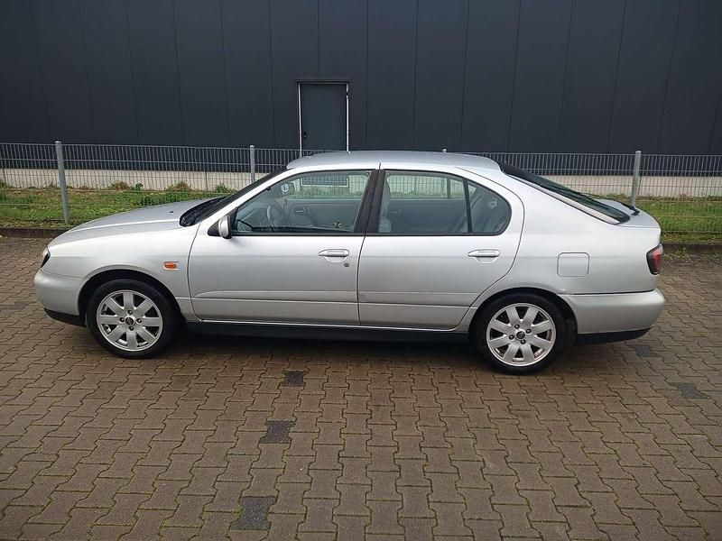 Silber Gebraucht 2001 Nissan Primera Limousine | 1.750 € - Bild 1/4