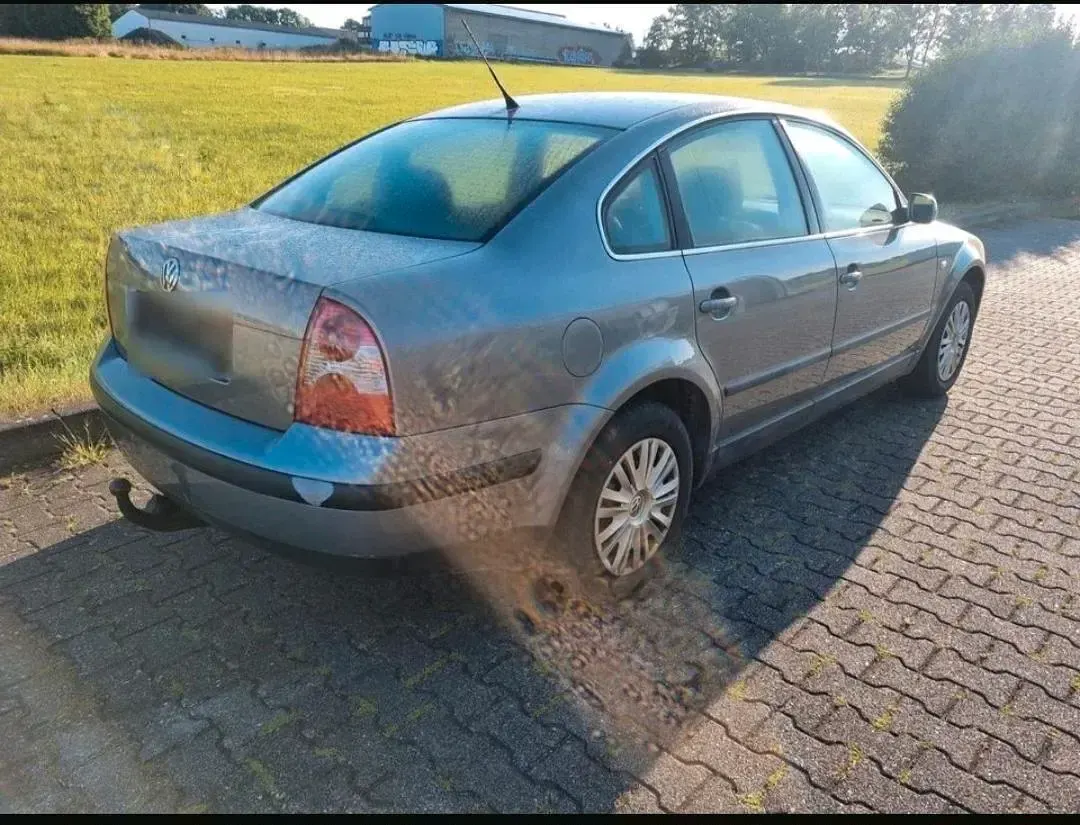 Gebraucht VW Passat 102 PS (75 kW) 2001 Silber Limousine