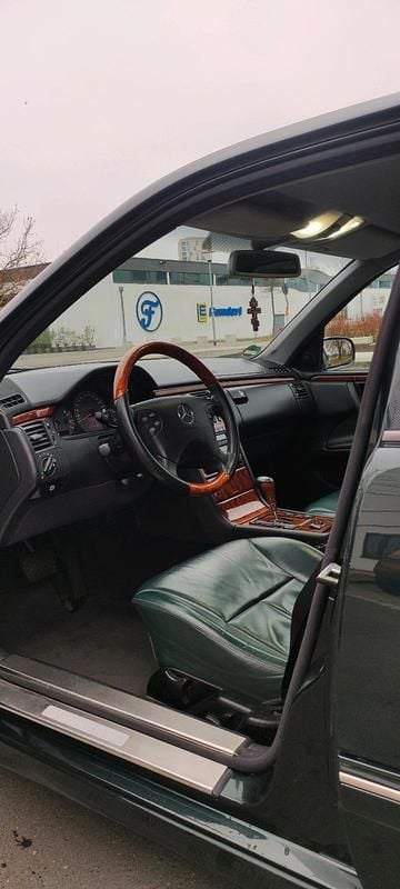 Gebraucht Mercedes E320 197 PS (144 kW) 2001 Grün Limousine