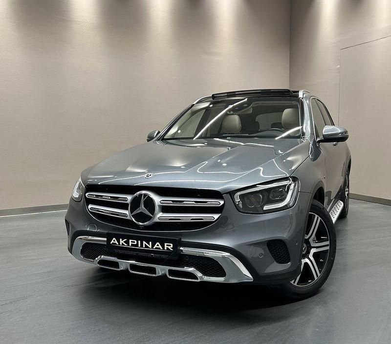 Grau Gebraucht 2020 Mercedes GLC300e SUV | 43.800 € (Teuer) - Bild 1/4