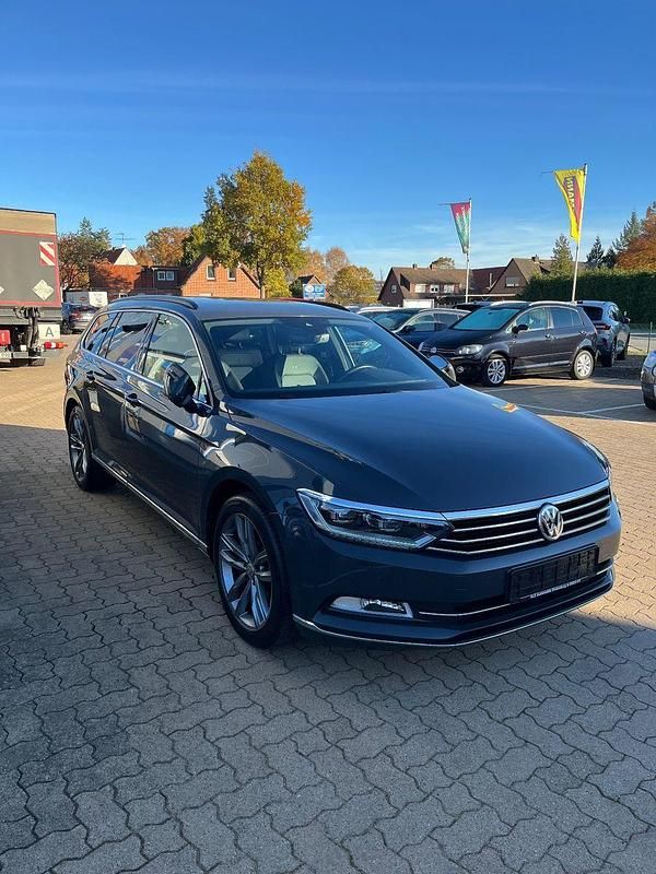 Grau Gebraucht 2017 VW Passat R-line Kombi | 17.700 € (Fairer Preis) - Bild 1/4