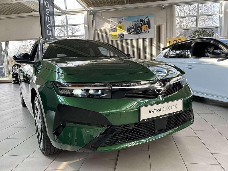 Neu Opel Astra Ultimate 114 kW (156 PS) 2026 Klover grün Kombi