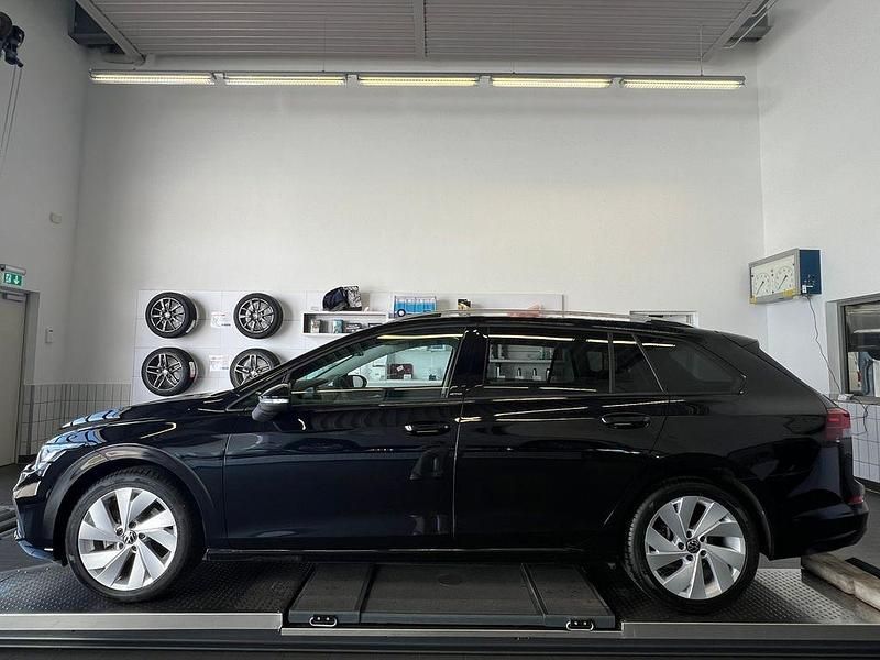 Gebraucht VW Golf VIII Active 150 PS (110 kW) 2023 Schwarz Kombi