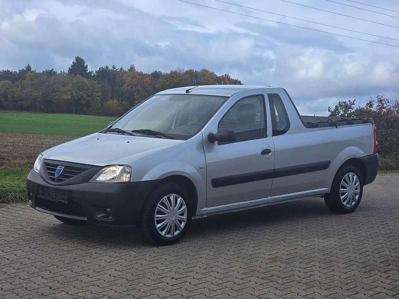 Platingrau Gebraucht 2009 Dacia Logan Ambiance Limousine | 3.490 € (Etwas zu teuer) - Bild 1/4