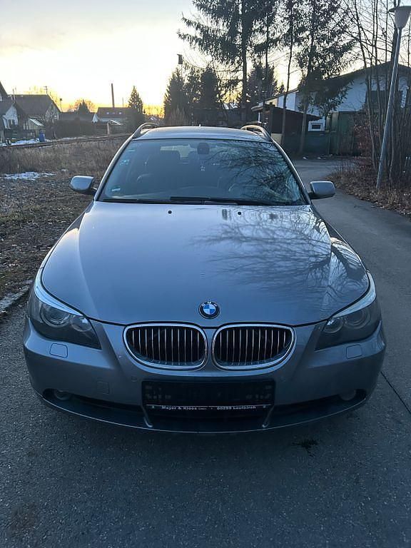 Gebraucht BMW 530 Sport Line 231 PS (169 kW) 2006 Grau Kombi