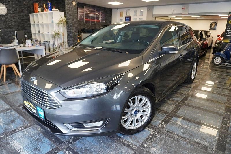 Gebraucht Ford Focus Titanium 125 PS (91 kW) 2015 Grau Kombi