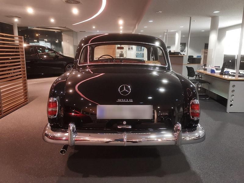 Gebraucht Mercedes 180 48 PS (35 kW) 1962 Schwarz Limousine