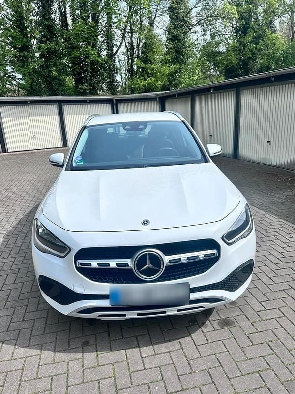 Second-hand Mercedes GLA250 2022 Alb SUV