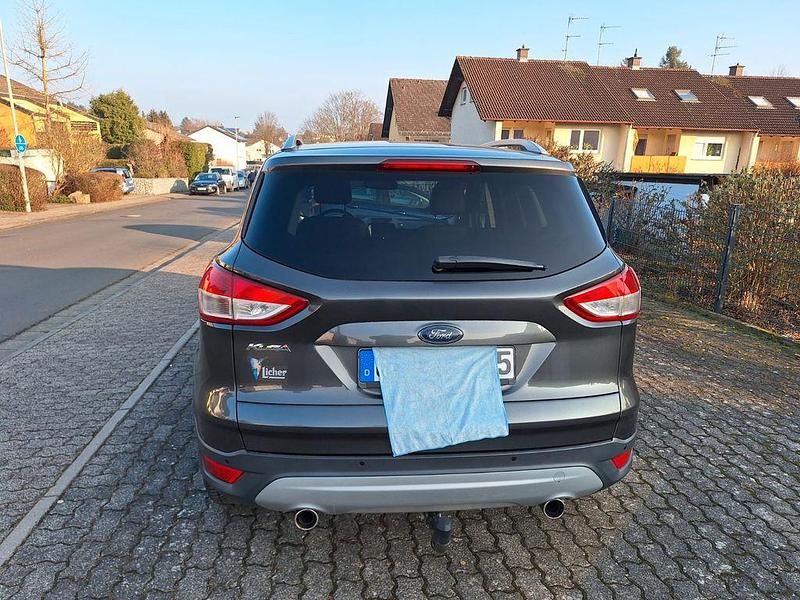 Gebraucht Ford Kuga Individual 150 PS (110 kW) 2016 Schwarz SUV