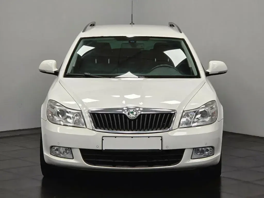 Gebraucht Skoda Octavia Ambiente 105 PS (77 kW) 2010 Weiß Kombi