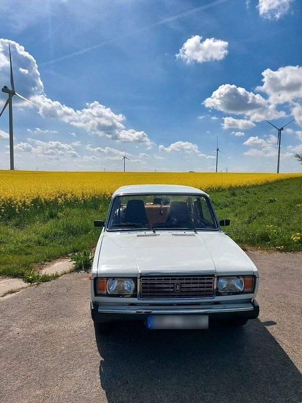 Second-hand Lada 2107 88 CP (64 kW) 1988 Alb Berlinǎ