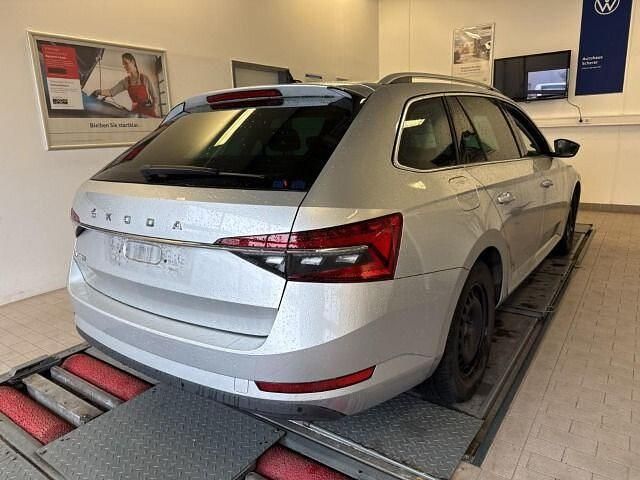 Gebraucht Skoda Superb Style 150 PS (110 kW) 2021 Brillantsilber metallic (metallic) Limousine