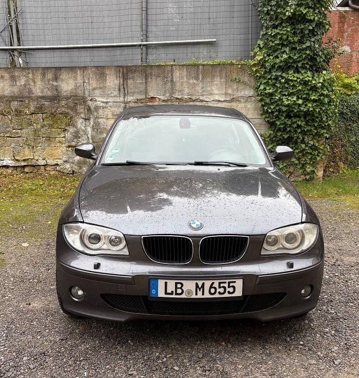 Grau Gebraucht 2005 BMW 116 Kleinwagen | 3.700 € (Fairer Preis) - Bild 1/4