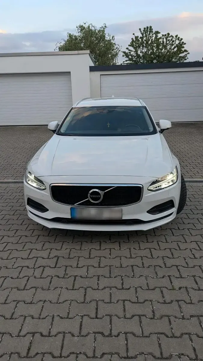 Gebraucht Volvo V90 Momentum 190 PS (139 kW) 2020 Weiß Kombi