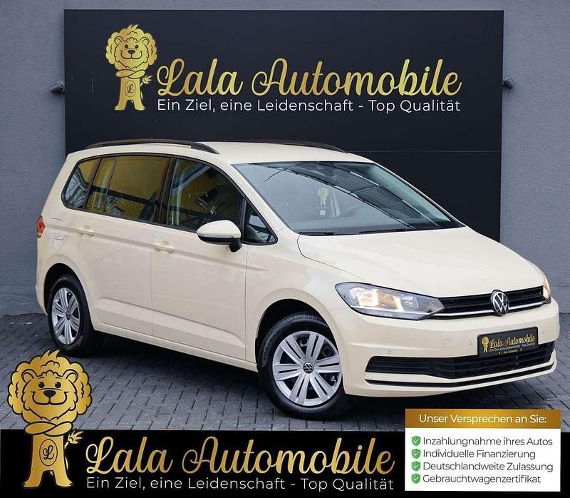 Gelb Neu 2024 VW Touran Van / Kleinbus | 38.880 € - Bild 1/4
