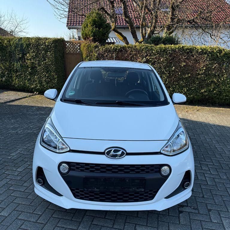 Gebraucht Hyundai i10 YES! 67 PS (49 kW) 2017 Weiß Kleinwagen