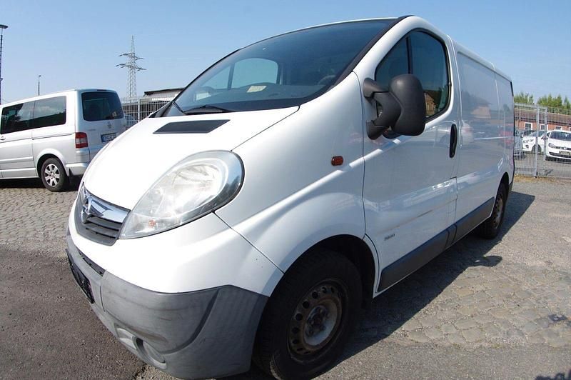 Weiß Gebraucht 2011 Opel Vivaro Van | 5.999 € (Fairer Preis) - Bild 1/4