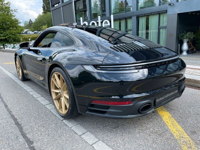 Gebraucht Porsche 911 Carrera 4 385 PS (283 kW) 2024 Schwarz