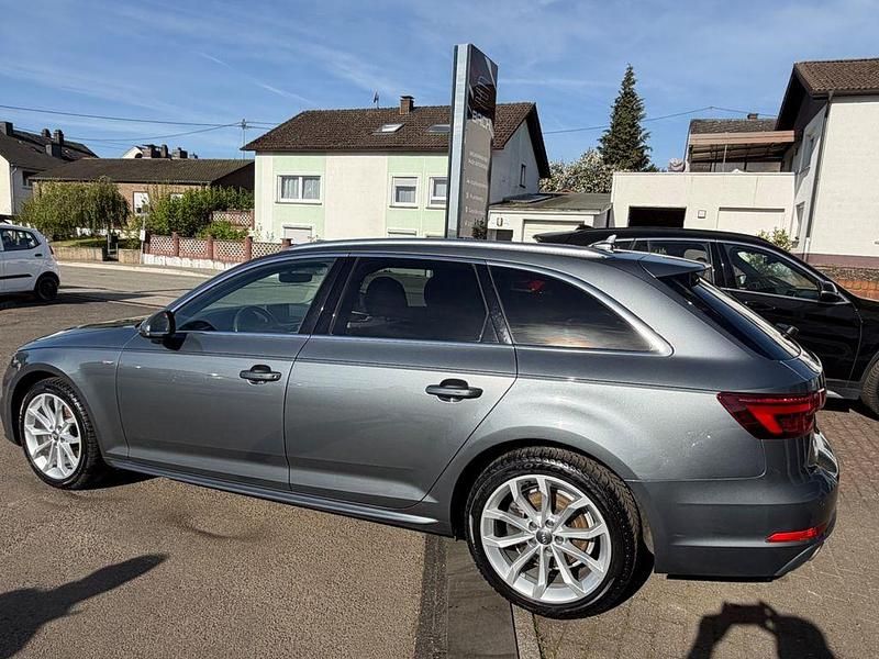 Second-hand Audi A4 S-Line 150 CP (110 kW) 2017 Gri Break