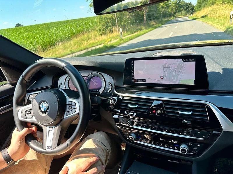 Schwarz Gebraucht 2019 BMW 530 Sport Line Limousine | 28.500 € (Fairer Preis) - Bild 1/4