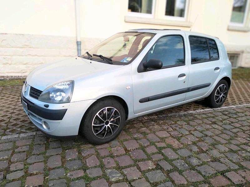 Gebraucht Renault Clio II 82 PS (60 kW) 2004 Silber Kleinwagen