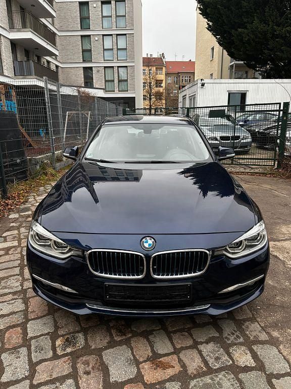 Gebraucht BMW 330e Advantage 184 PS (135 kW) 2018 Blau Limousine