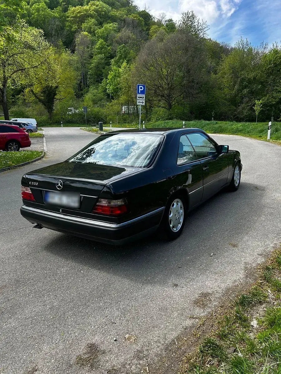 Usata Mercedes E320 220 CV (161 kW) 1993 Nero Cabrio