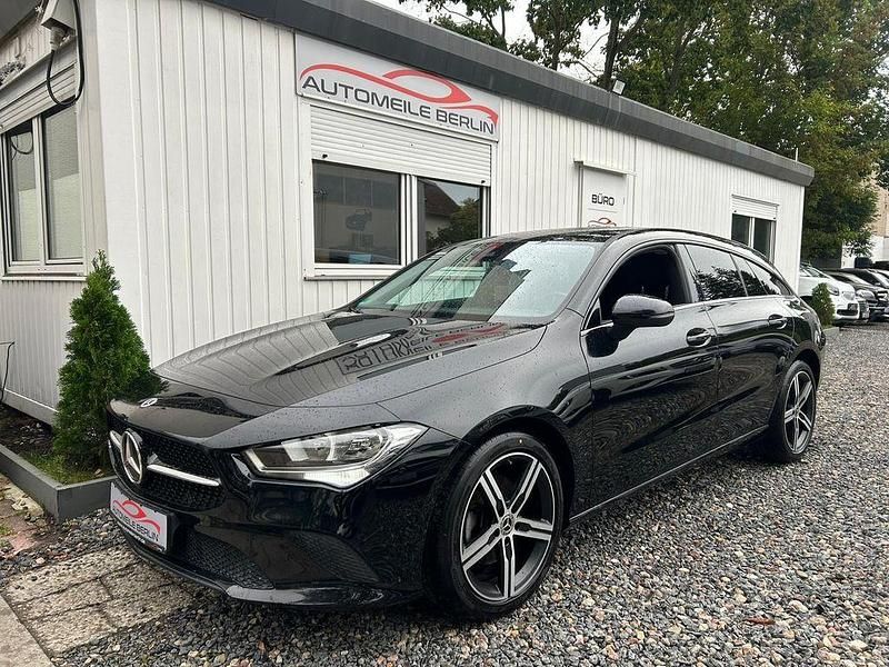 Schwarz Gebraucht 2021 Mercedes CLA200 Shooting Brake Progressive Kombi | 19.900 € (Guter Preis) - Bild 1/4