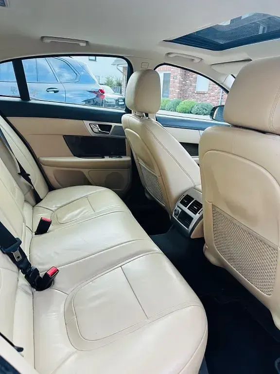 Usata Jaguar XF 200 CV (147 kW) 2012 Nero Berlina