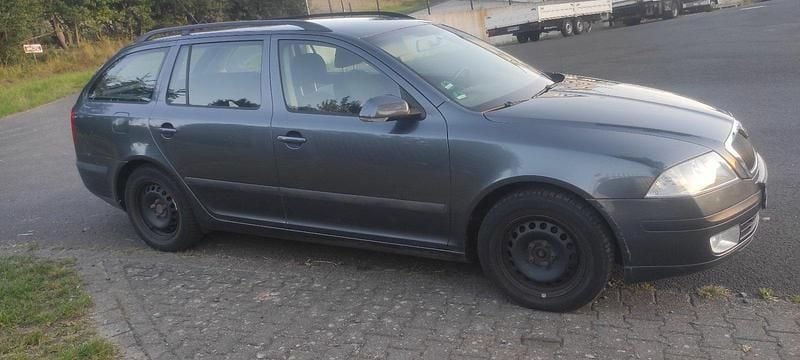 Blau Gebraucht 2009 Skoda Octavia Kombi | 1.650 € (Fairer Preis) - Bild 1/4
